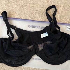 Chic Black Lace Underwire Bra